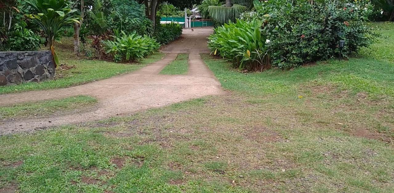 Hotel Fare Mihimana à Vai'are Extérieur photo